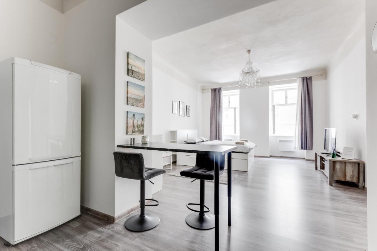 Lovely Apartments Heart Of Прага Экстерьер фото