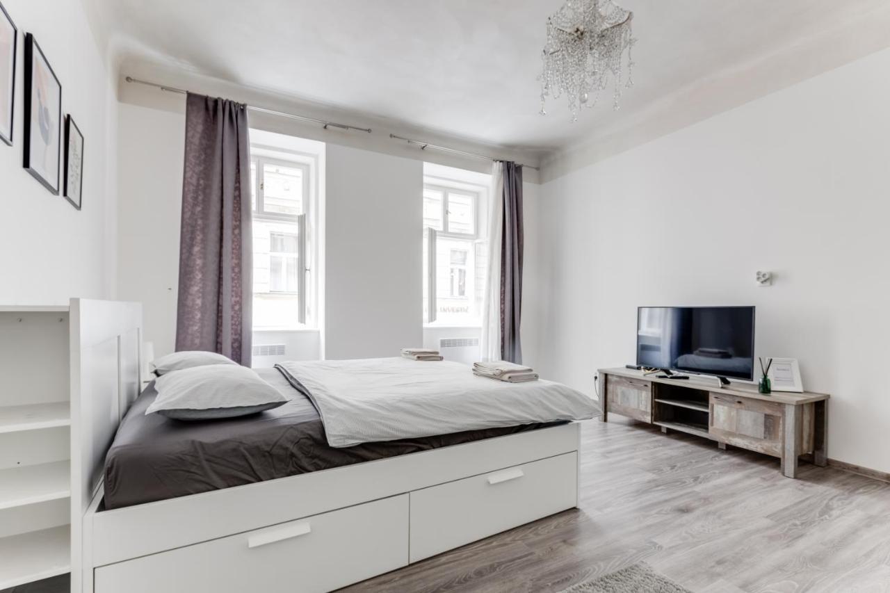 Lovely Apartments Heart Of Прага Экстерьер фото