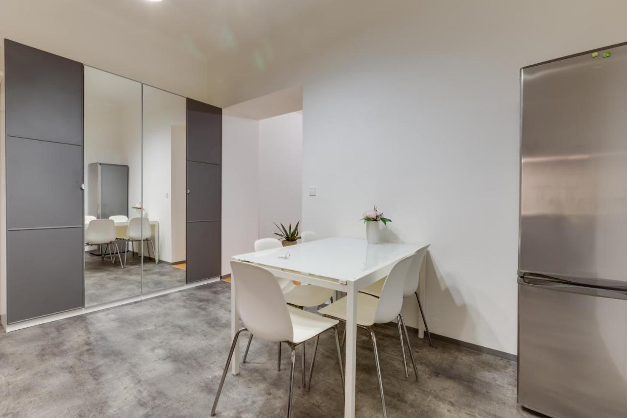 Lovely Apartments Heart Of Прага Экстерьер фото