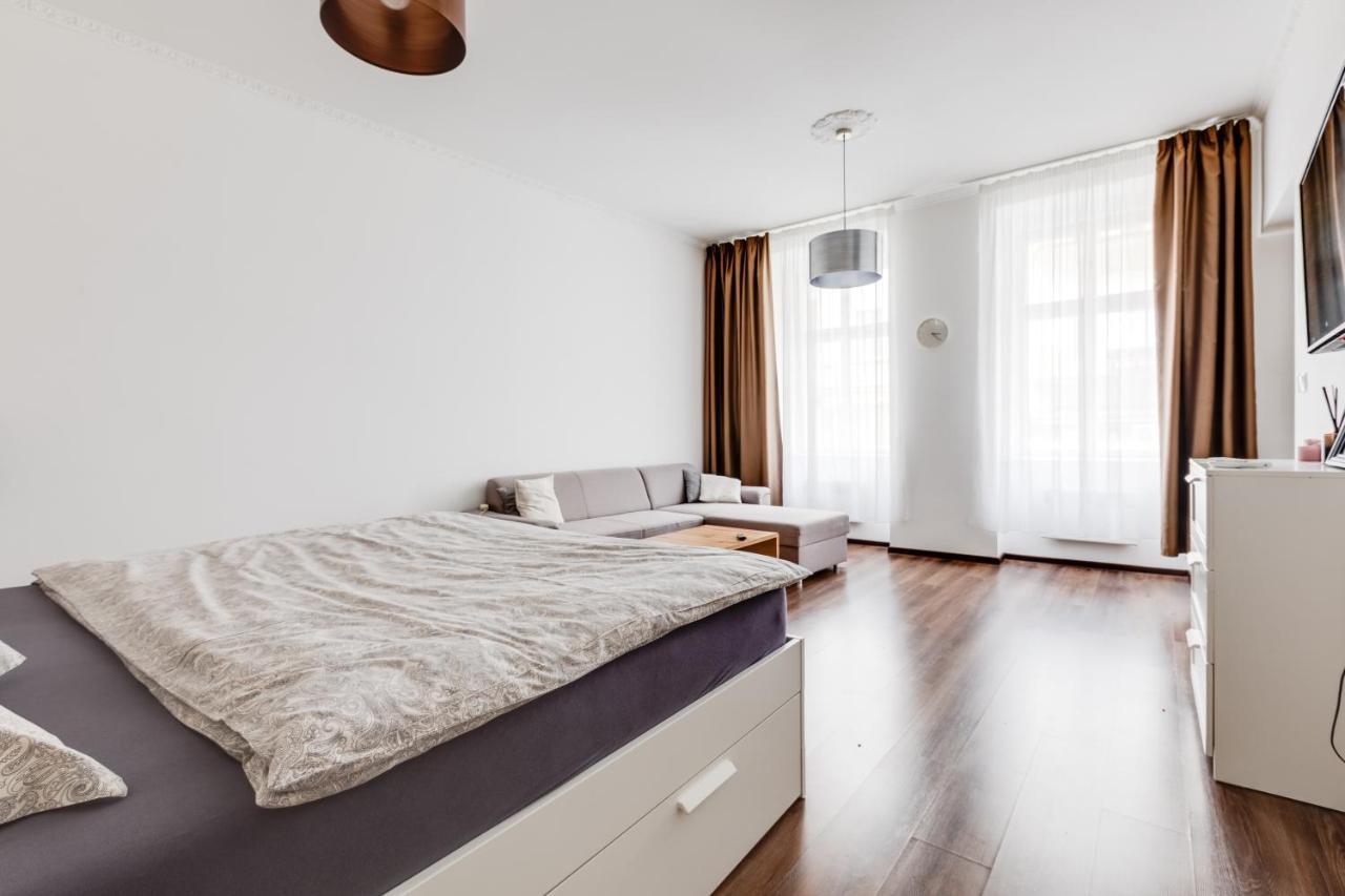 Lovely Apartments Heart Of Прага Экстерьер фото