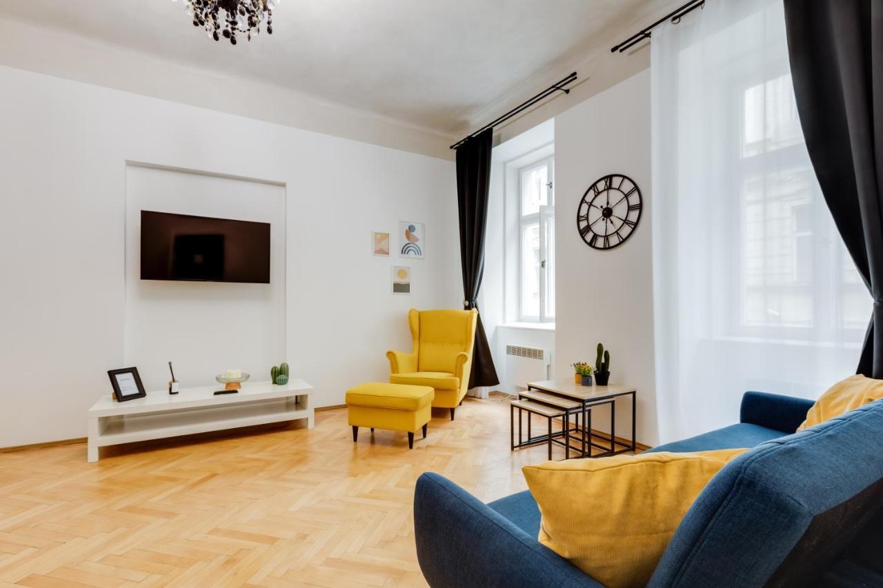 Lovely Apartments Heart Of Прага Экстерьер фото