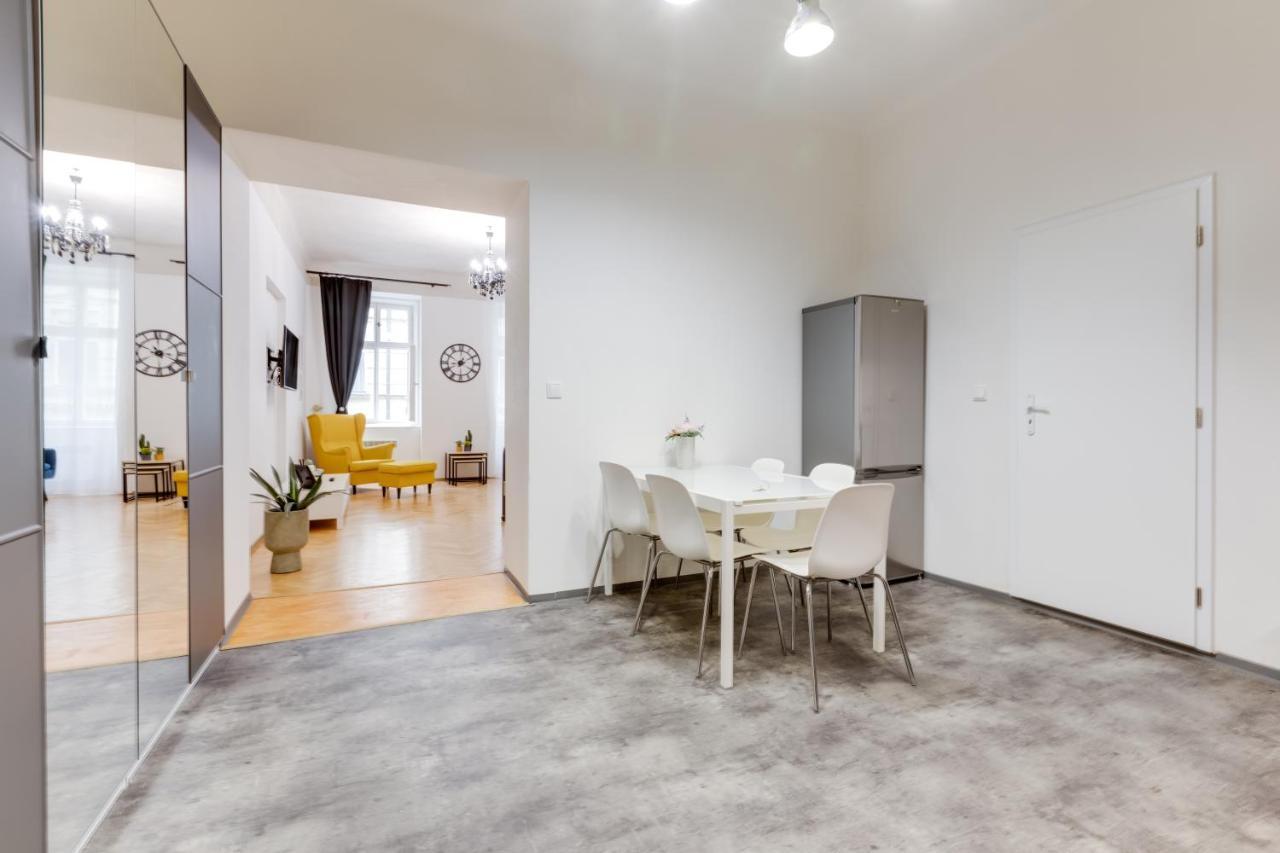 Lovely Apartments Heart Of Прага Экстерьер фото